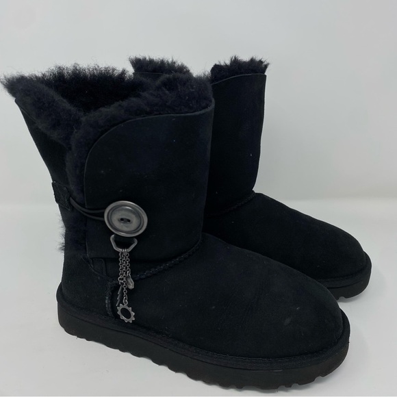 UGG Azaela Short Boots black size 5 - Picture 1 of 7